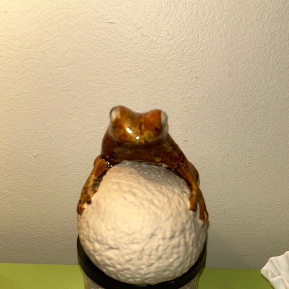 The Potting Shed Ceramic Frog On A Ceramic Stone Ornament - Picture 3 of 6
